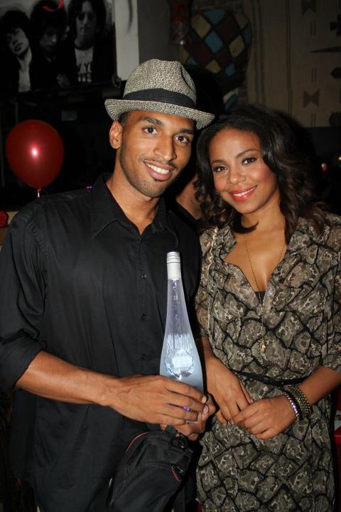 551630_399055250159342_1651724261_n