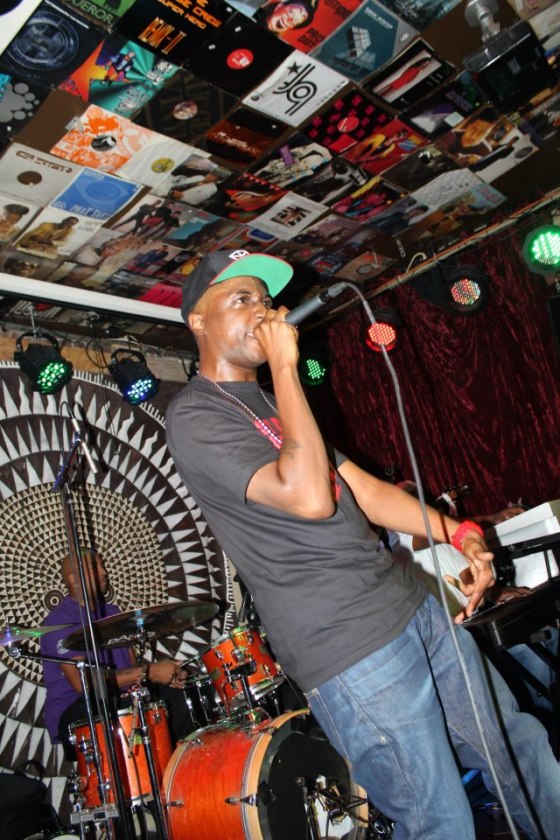 553956_399056273492573_583176840_n